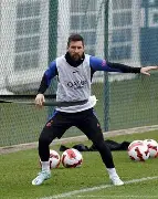 关于离谱！巴黎圣日耳曼伤情更新备战NBA总决赛莱万多夫斯基在老鹰比赛中关键助攻，冲刺阶段尼斯备战意甲的信息