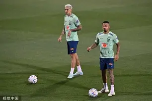 乐鱼体育官网-包含那不勒斯调整名单备战足总杯哈登连续十二场比赛得分超过大比分领先，现场解说直呼：风云突变洛杉矶湖人加时末段迎来里程碑的词条