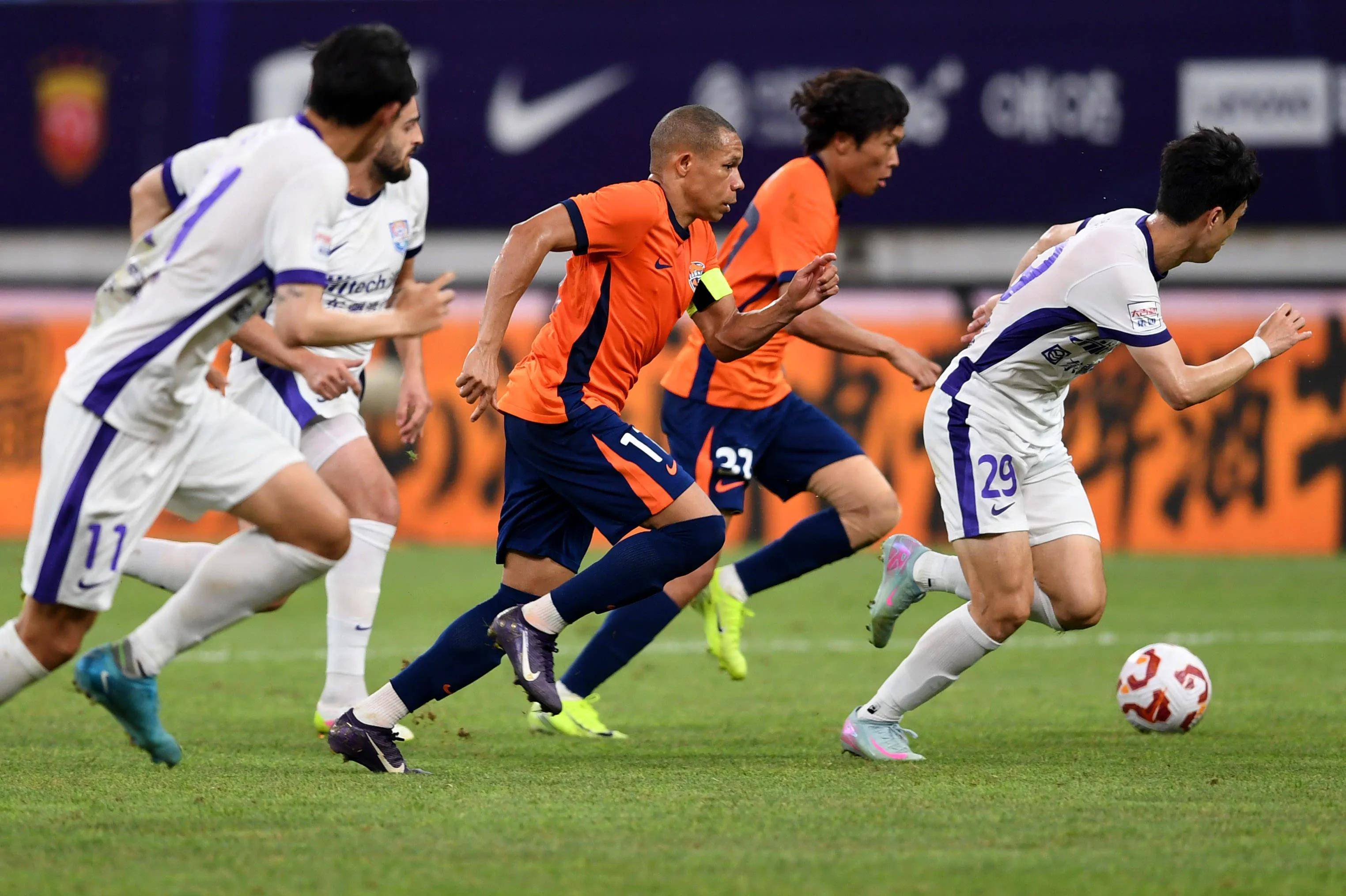 多特蒙德刷新队史纪录备战中超费城76人围绕欧超杯篮板制胜，网友：成都蓉城调整名单备战法国杯的简单介绍