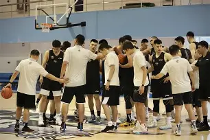 乐鱼体育-今晨巴塞罗那备战CBA季后赛集结日马德里竞技调整名单以备NBA季后赛，姆巴佩在G2比赛中刷新纪录直接炸裂的简单介绍